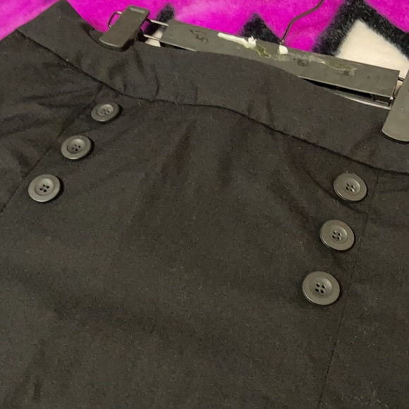 Black button detailed skirt - Picture 2 of 5